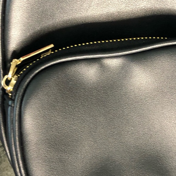 Black crossbody chain mini bag. - Picture 6 of 8